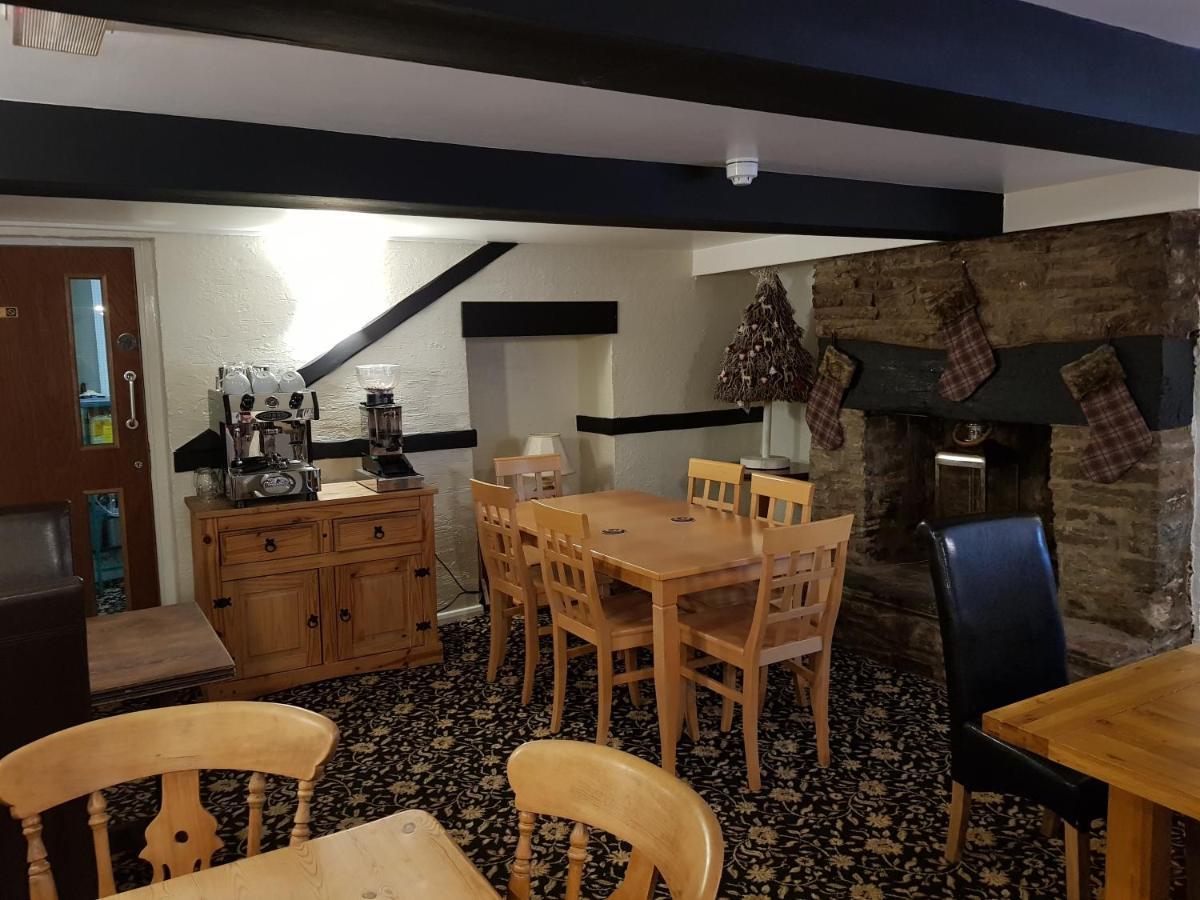 The Cock Hotel Bronllys 外观 照片