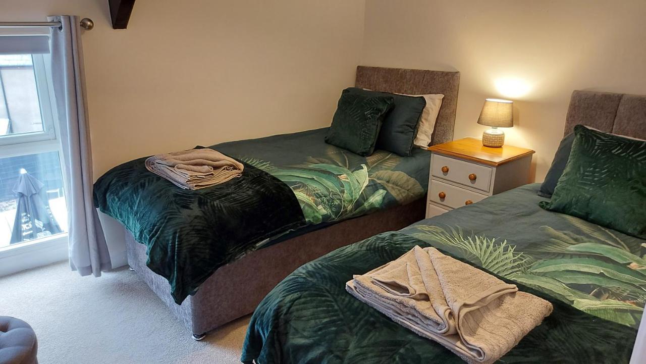 The Cock Hotel Bronllys 外观 照片