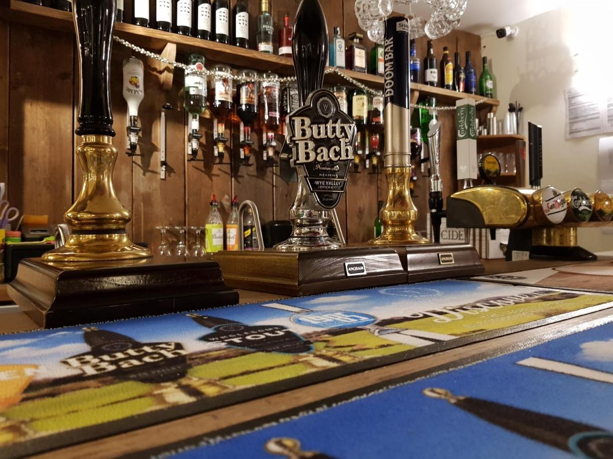The Cock Hotel Bronllys 外观 照片