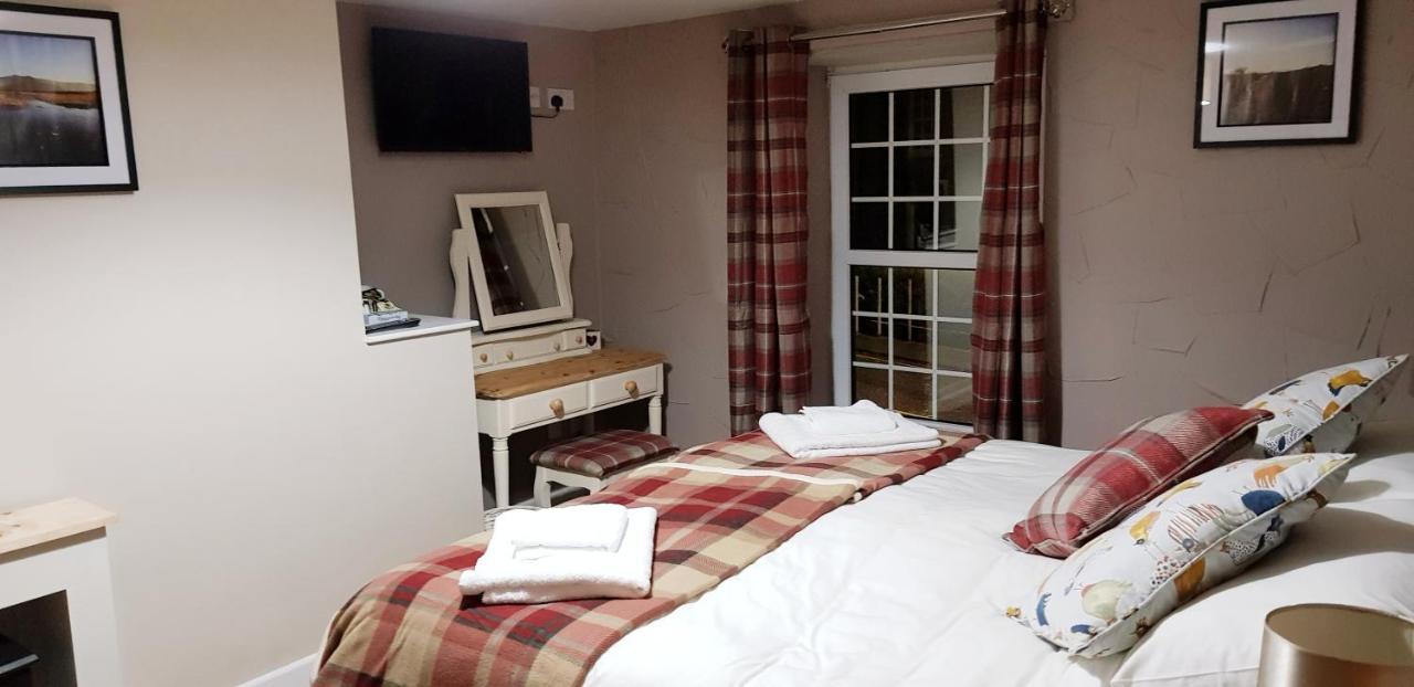 The Cock Hotel Bronllys 外观 照片