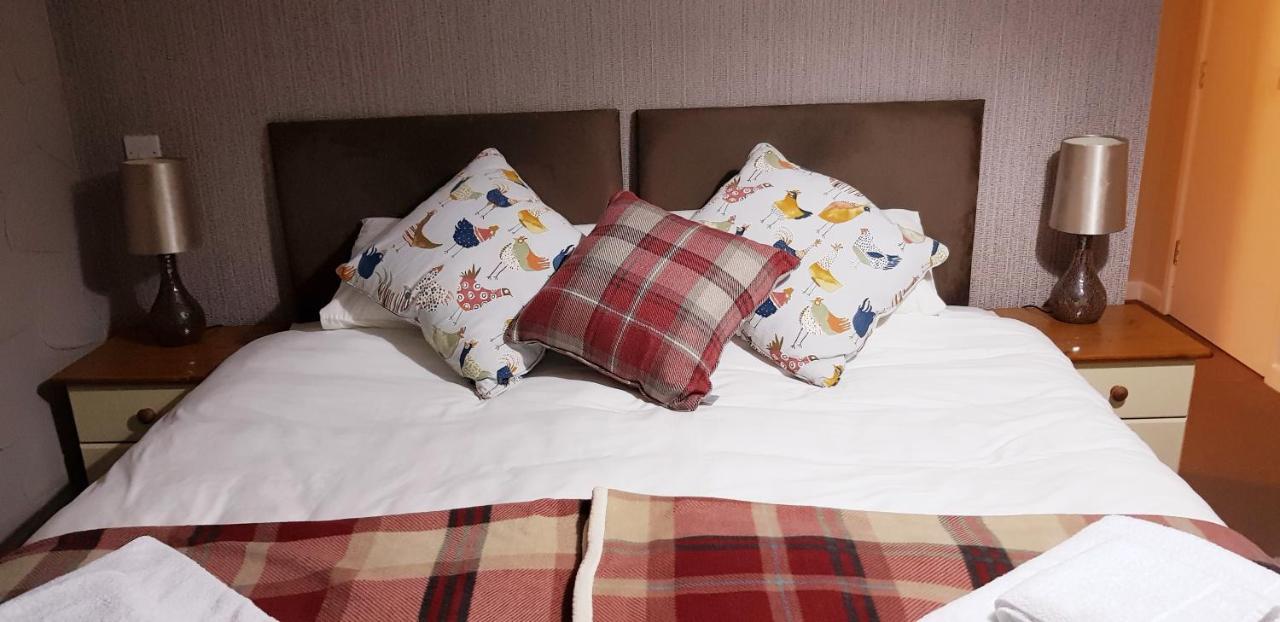 The Cock Hotel Bronllys 外观 照片